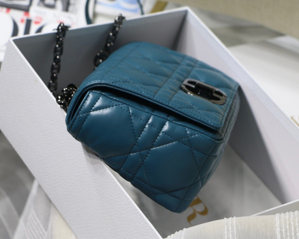 D*or medium D*or caro bag