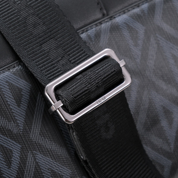 D*or hit the road bag with strap