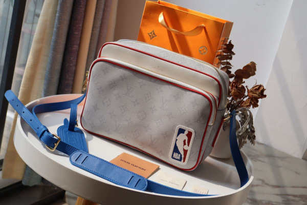 l**is V*t*n lvxnba nil messenger