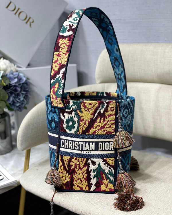 D*or d-bubble bucket bag