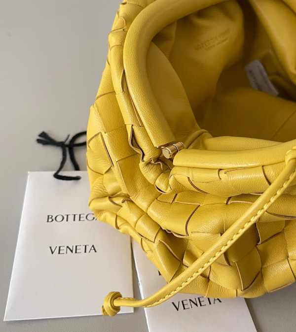 Bo*te*ga ve*ne*ta mini pouch