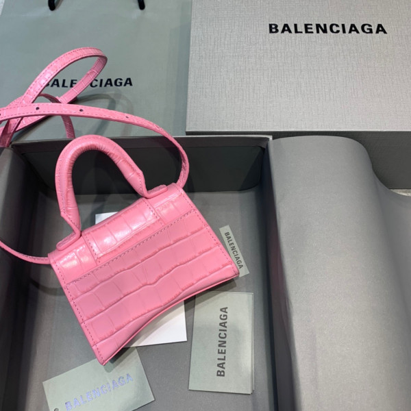 Ba*len*cia*ga hourglass