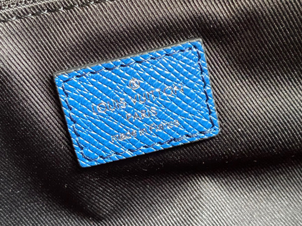 l**is V*t*n dopp kit toilet pouch