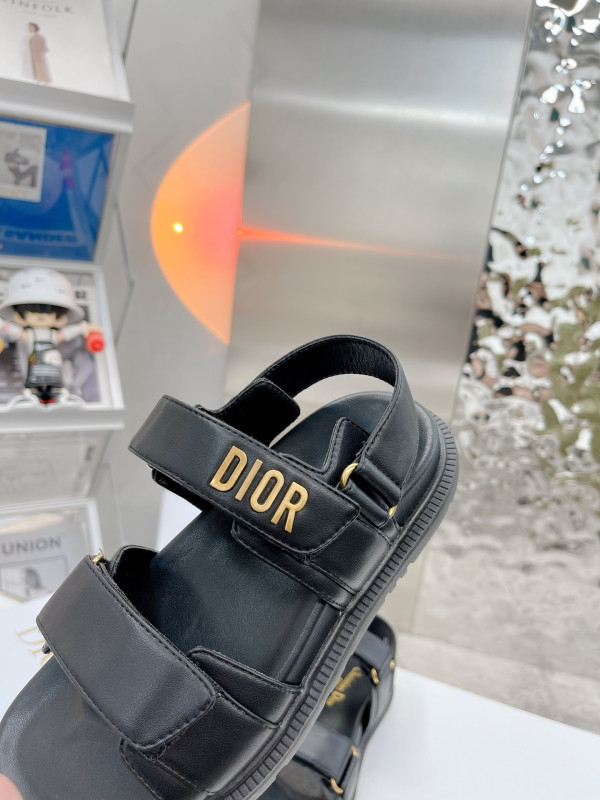 D*oract sandal