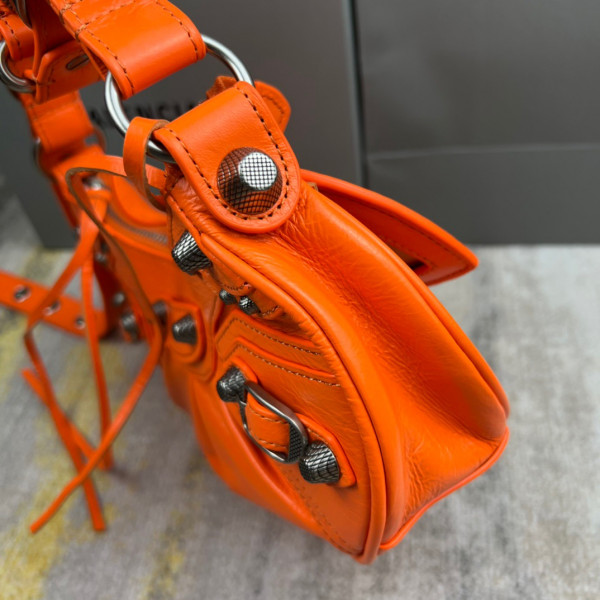 Ba*len*cia*ga women''s le cagole xs shoulder bag