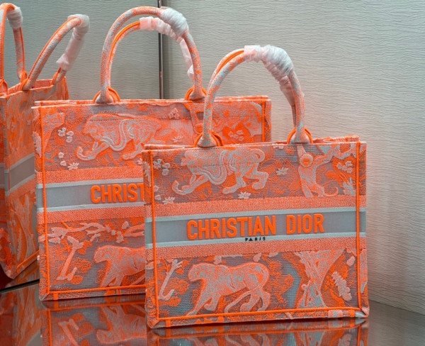 large D*or book tote