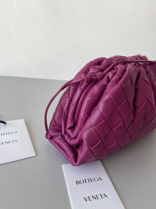 Bo*te*ga ve*ne*ta mini pouch