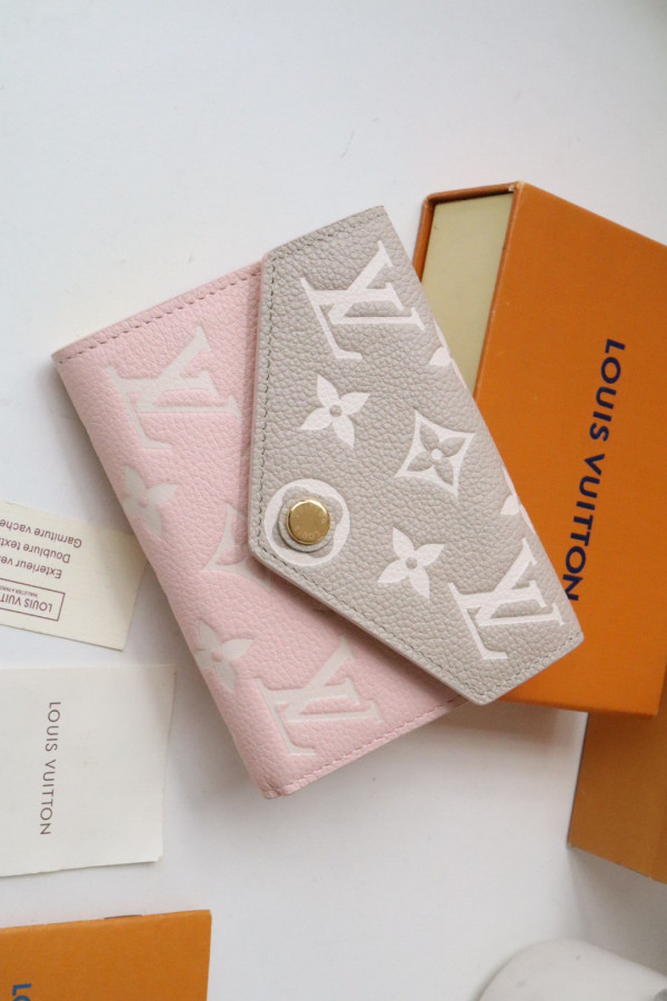 l**is V*t*n victorine wallet
