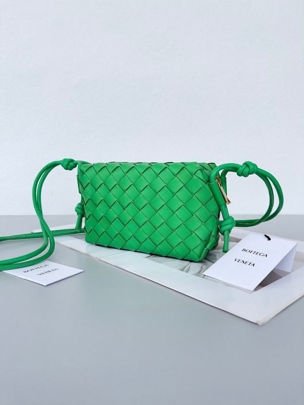 Bo*te*ga ve*ne*ta mini loop camera bag