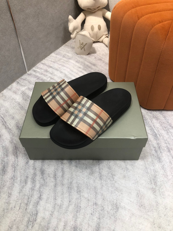 B**rry vintage check slides