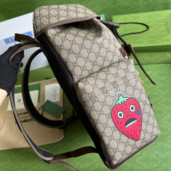 G*u*i cat print skateboard backpack