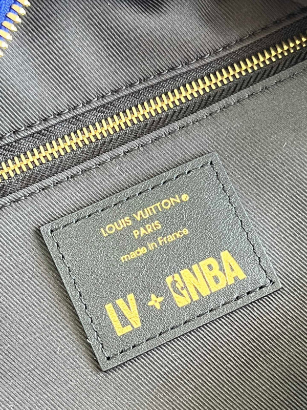 l**is V*t*n dopp kit