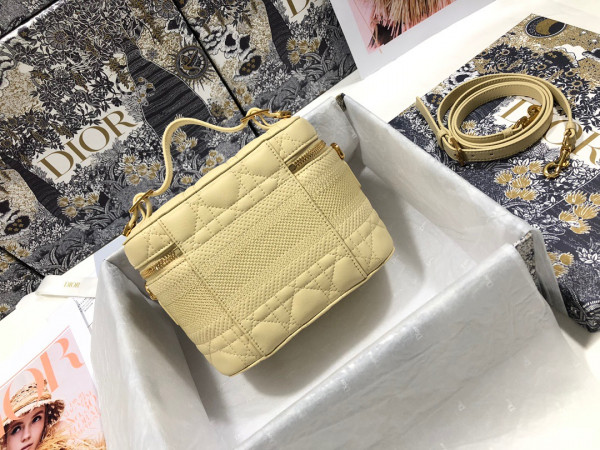 D*or vanity case-24-17-13.5cm