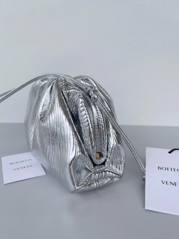 Bo*te*ga ve*ne*ta mini pouch