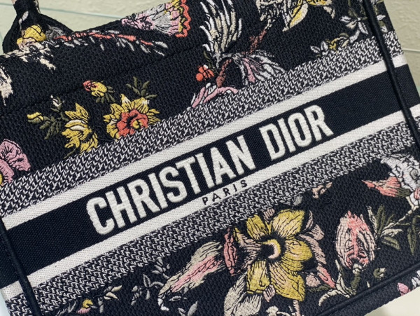 small D*or book tote