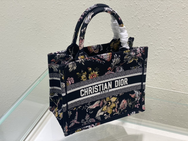 small D*or book tote