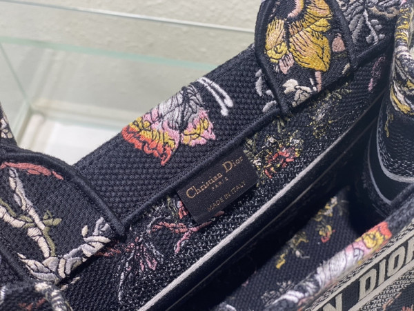 small D*or book tote