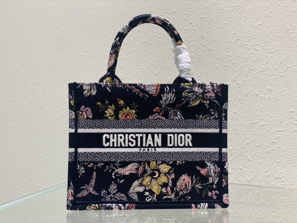 small D*or book tote