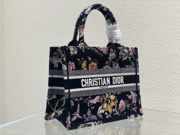 small D*or book tote