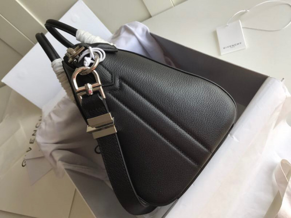GIVENCHY ANTIGONA MINI/SMALL/MEDIUM IN GRAINED LEATHER
