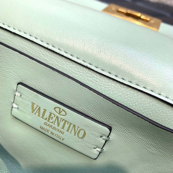 VALENTINO ONLINE EXCLUSIVE SMALL ROMAN STUD THE SHOULDER BAG WITH CHAIN