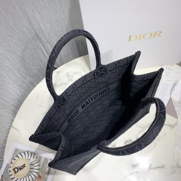 large D*or book tote