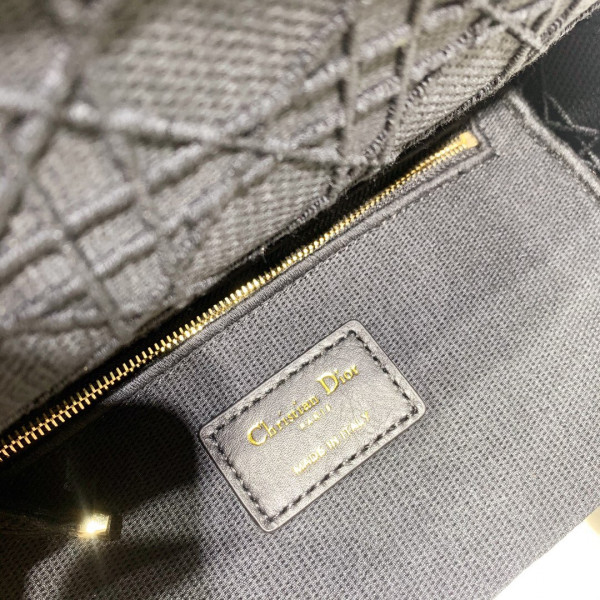 LADY D-LITE EMBROIDERED CANNAGE BAG