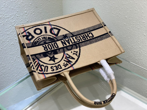 medium D*or book tote