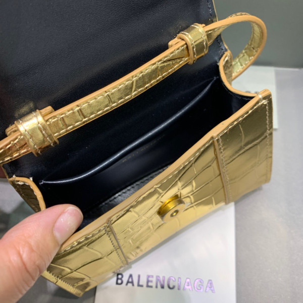 Ba*len*cia*ga hourglass
