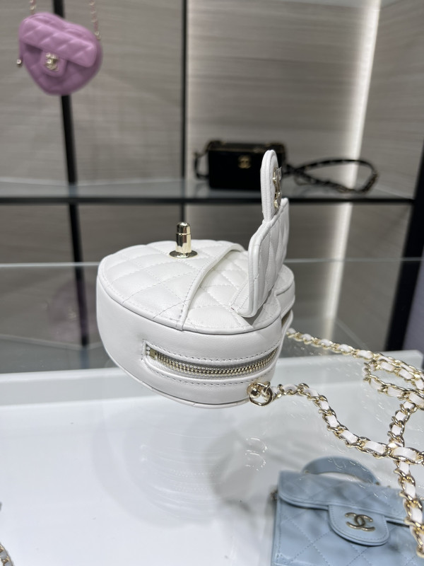 CL HEART CLUTCH WITH CHAIN