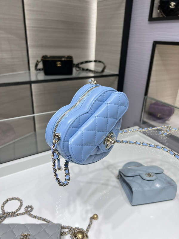 CL HEART CLUTCH WITH CHAIN
