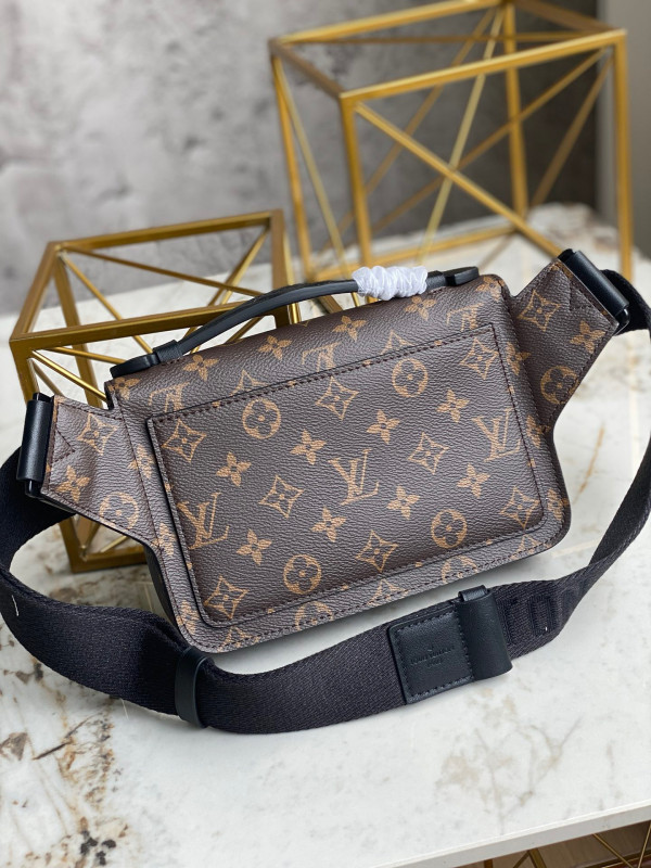 l**is V*t*n s lock sling bag