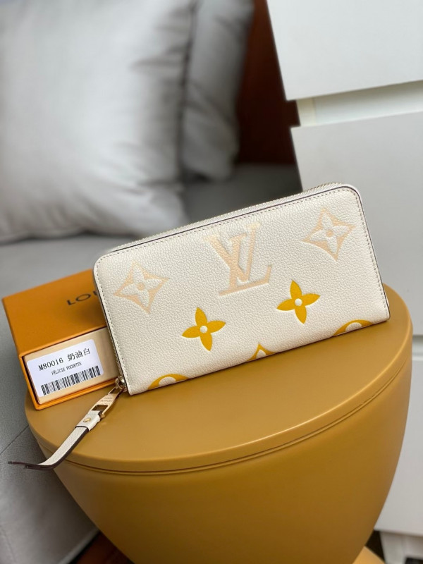 l**is V*t*n zippy wallet