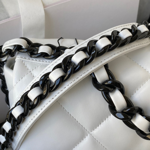 CL 19 FLAP BAG 26cm/30cm