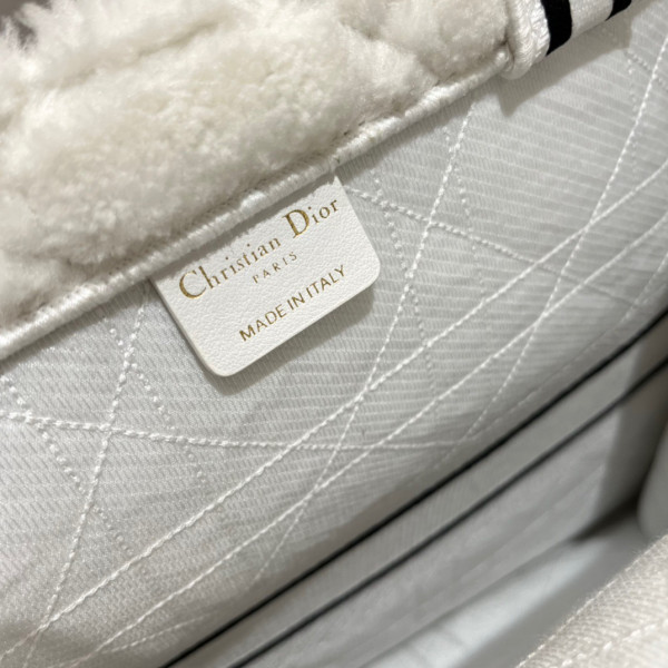 large D*or book tote