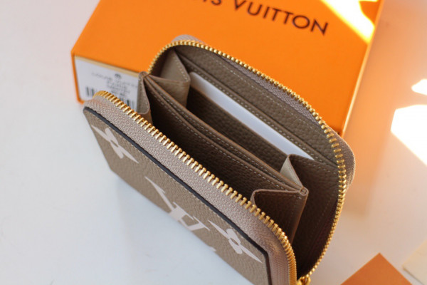 l**is V*t*n zippy coin purse