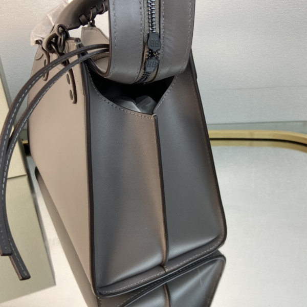 Ba*len*cia*ga neo classic small top handle bag