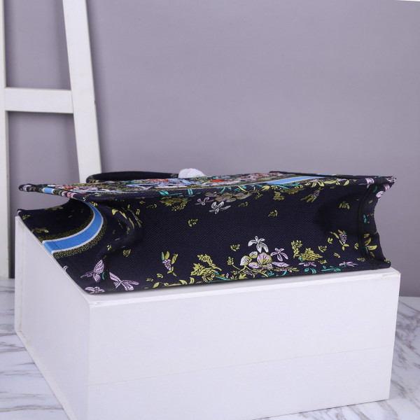 large D*or book tote