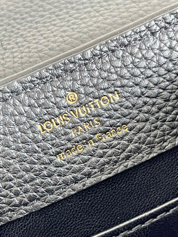 l**is V*t*n capucines mini