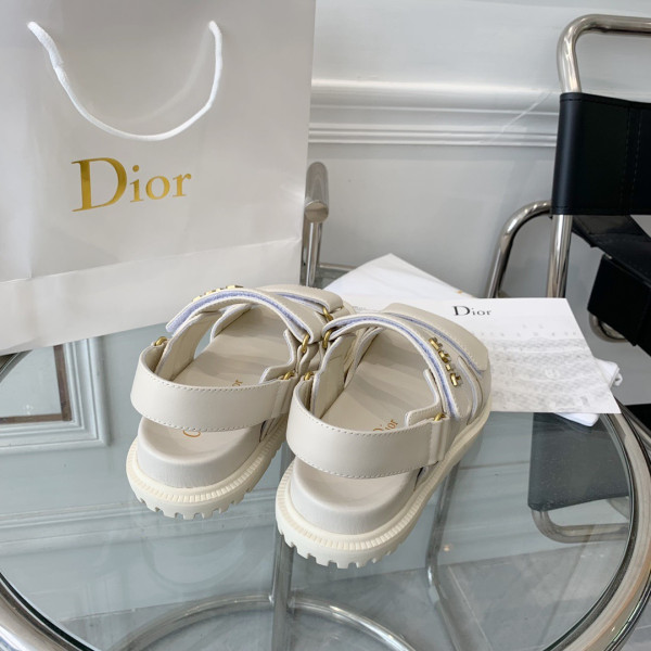 D*oract sandal
