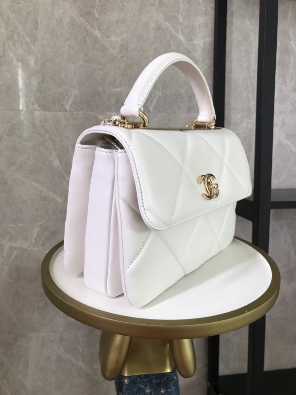 CL FLAP BAG WITH TOP HANDLE