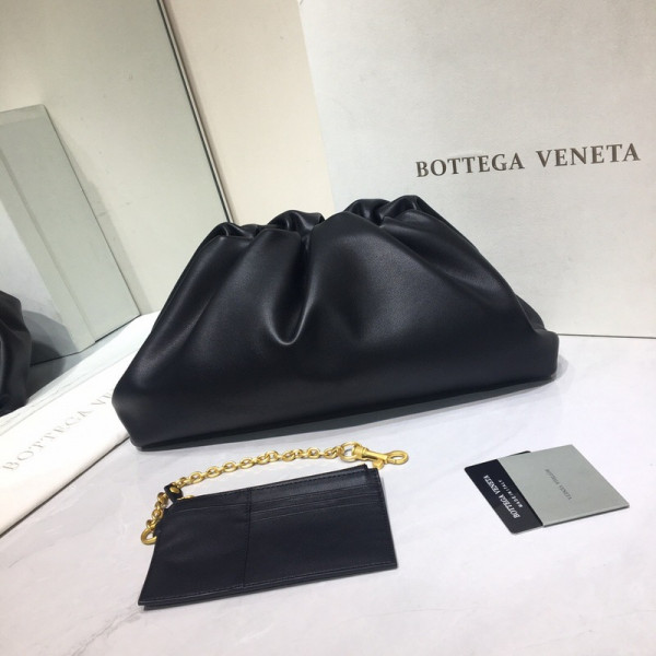Bo*te*ga ve*ne*ta the pouch