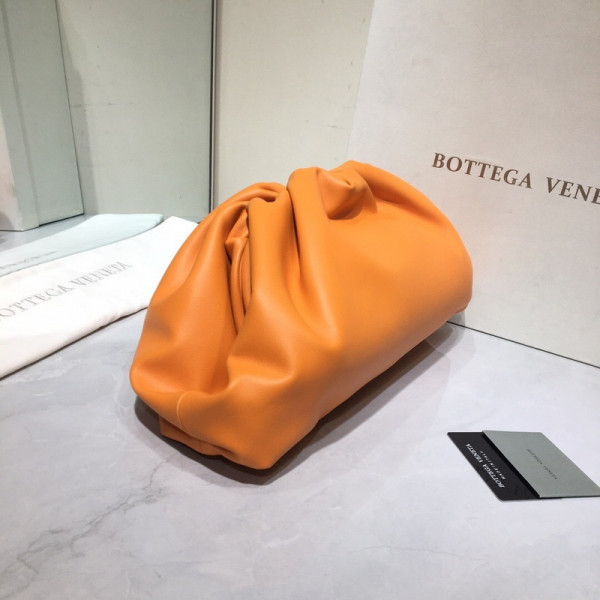 Bo*te*ga ve*ne*ta the pouch