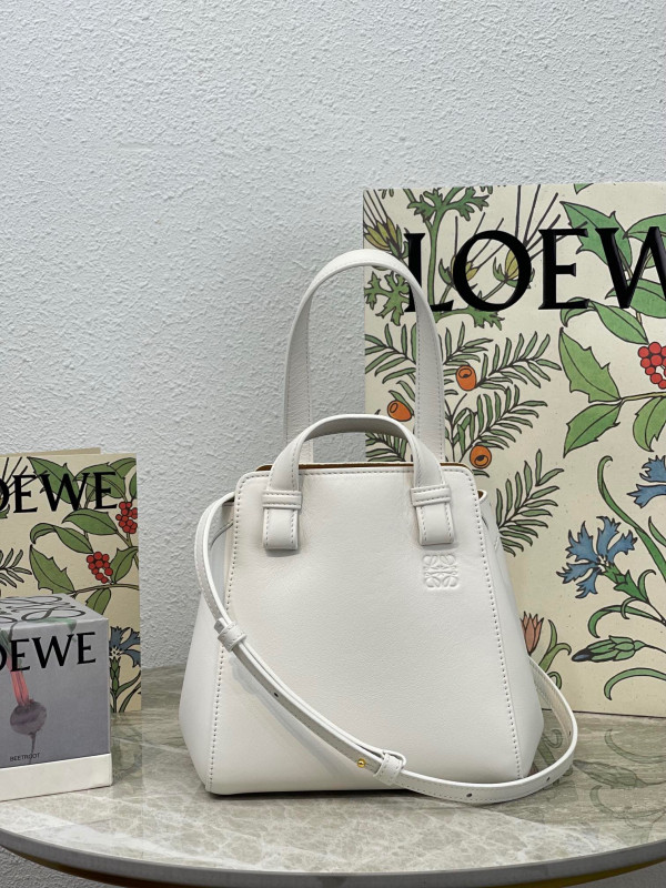 LOEWE Hammock Nugget bag