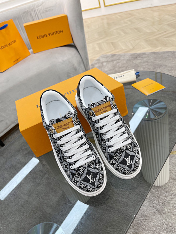 l**is V*t*n women"s time out sneaker