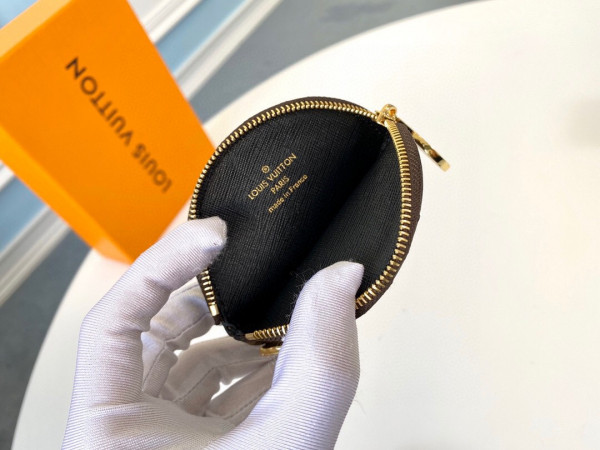l**is V*t*n monogram pouch