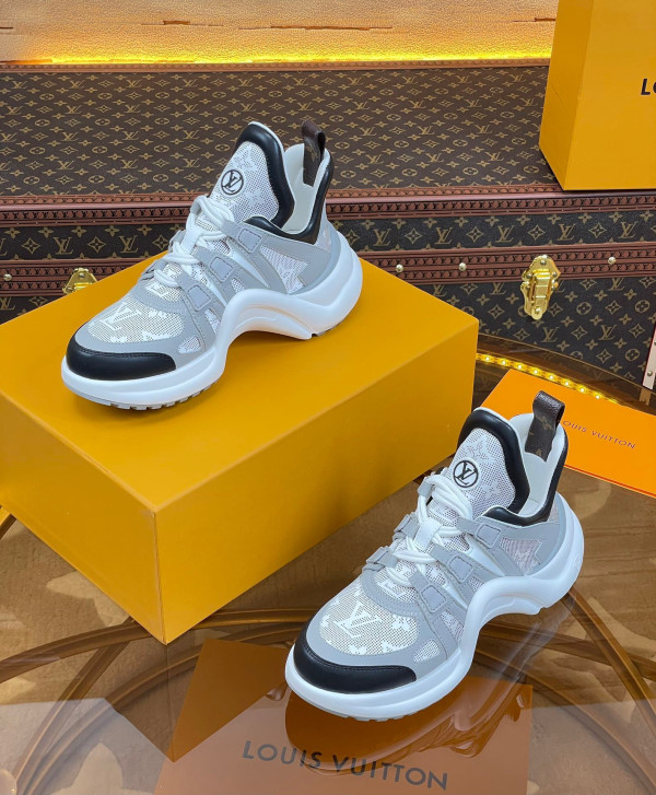 l**is V*t*n archlight sneaker