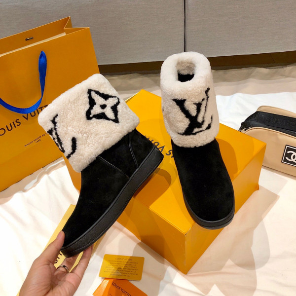 l**is V*t*n boots