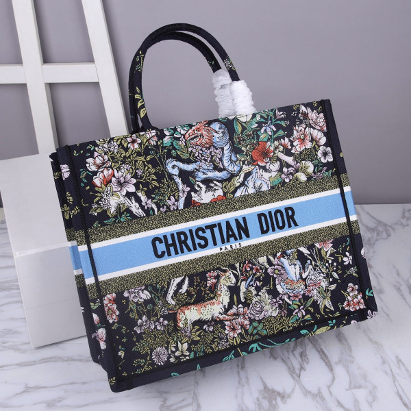 large D*or book tote