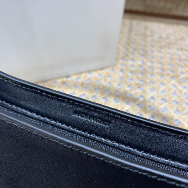 Ce**e shoulder bag cuir triomphe